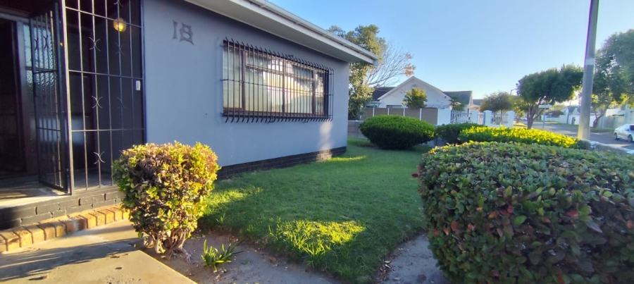 3 Bedroom Property for Sale in Lansdowne Western Cape